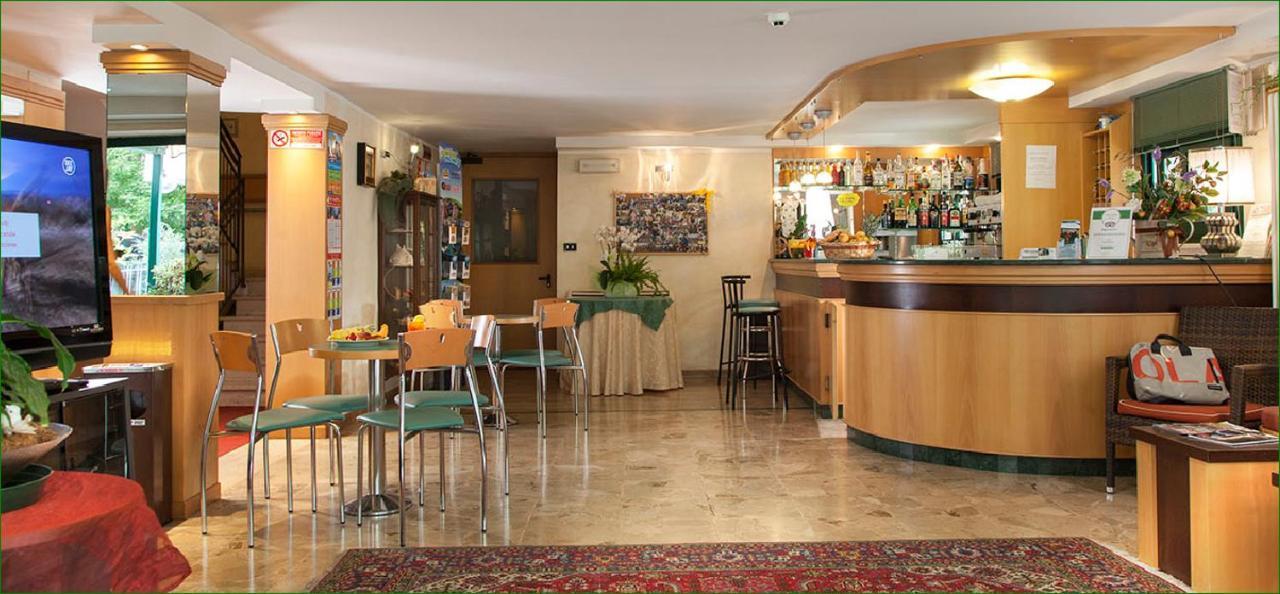 Hotel Verdemare Римини Экстерьер фото