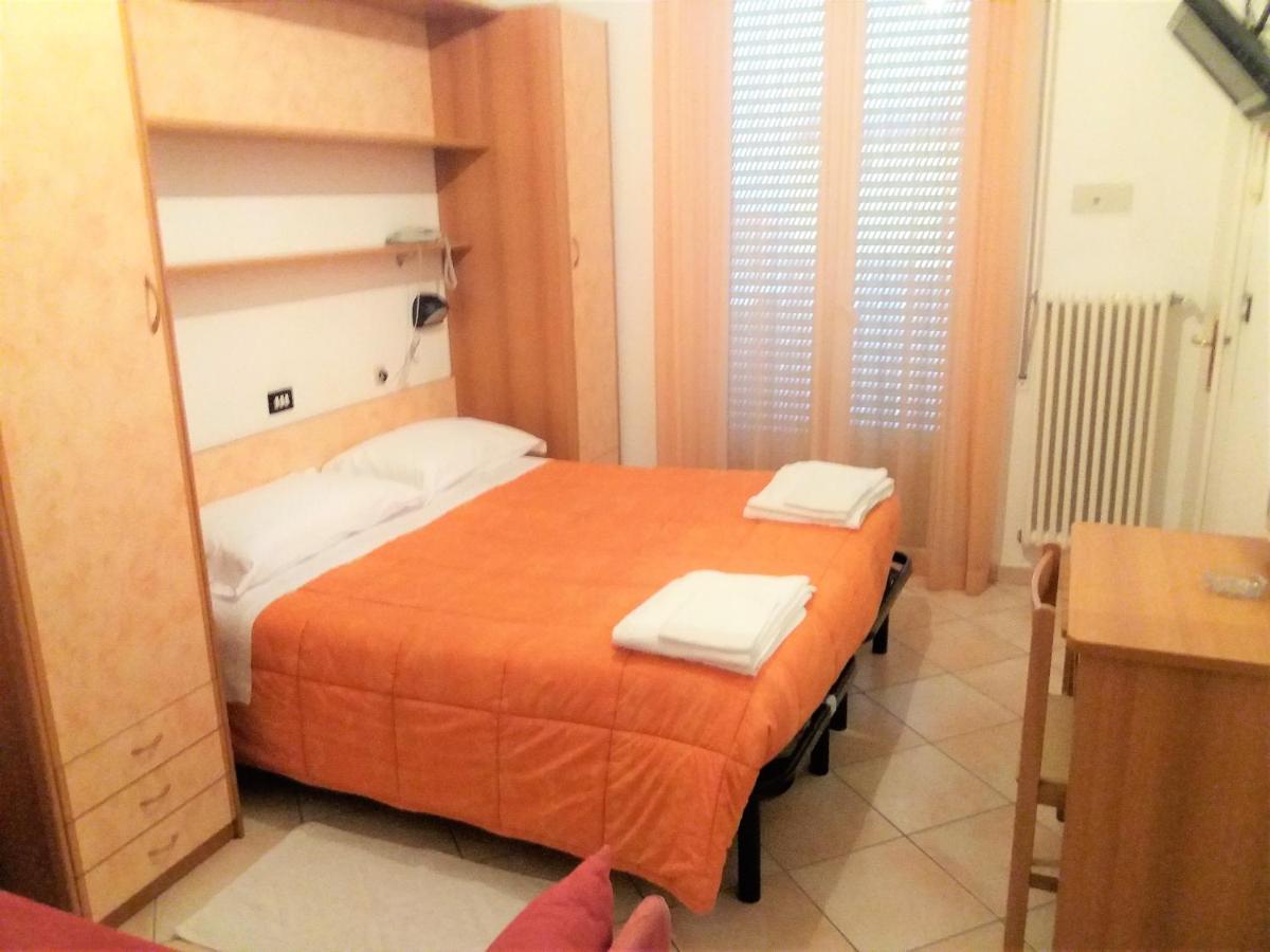 Hotel Verdemare Римини Экстерьер фото