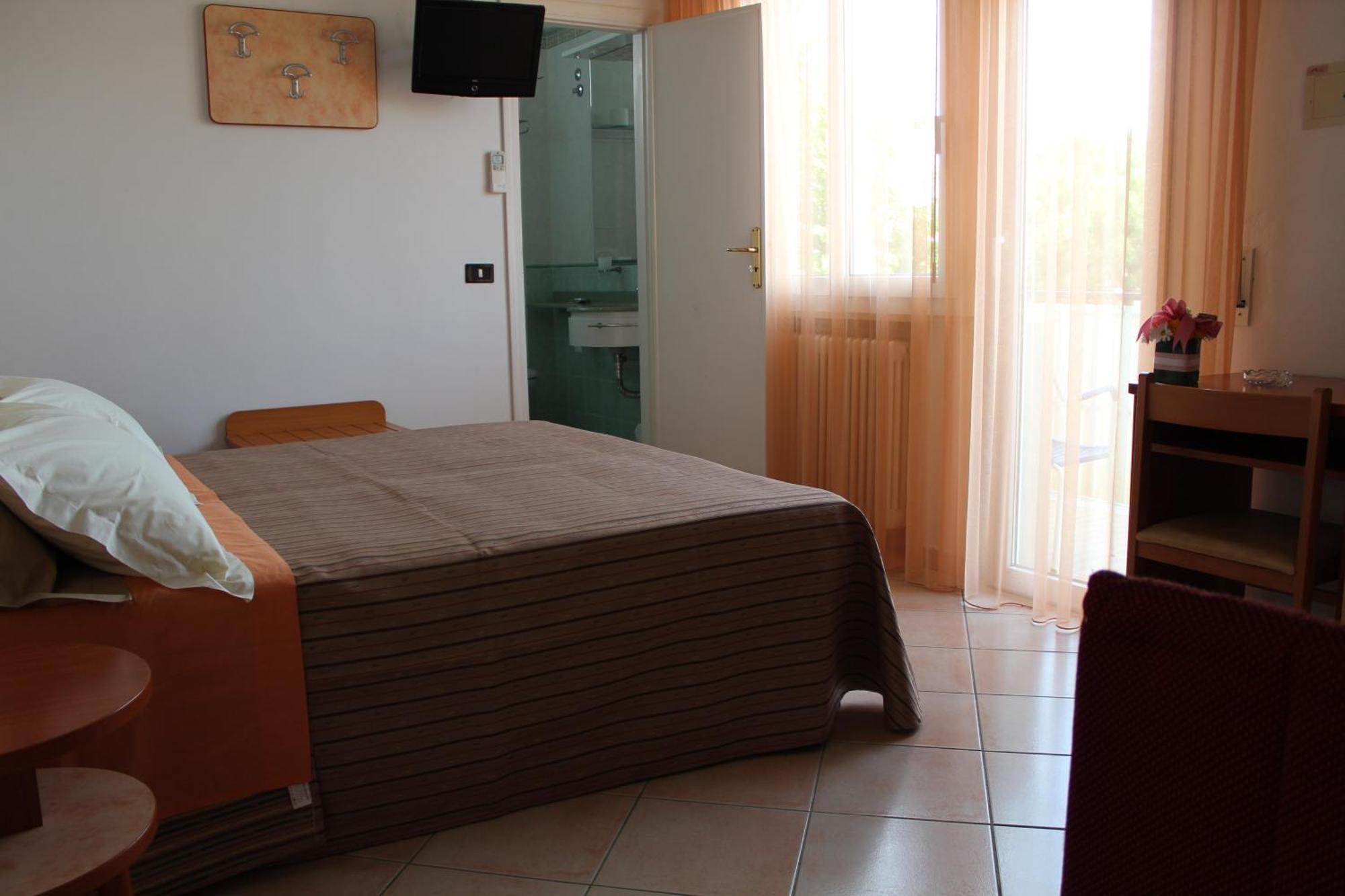 Hotel Verdemare Римини Номер фото