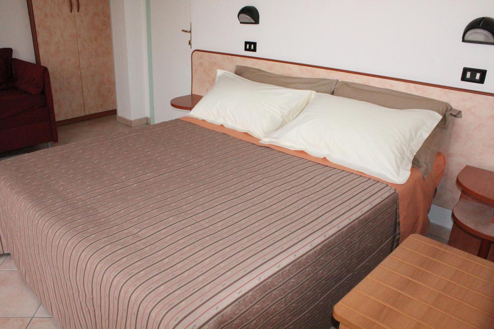 Hotel Verdemare Римини Номер фото