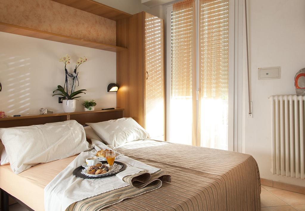 Hotel Verdemare Римини Экстерьер фото