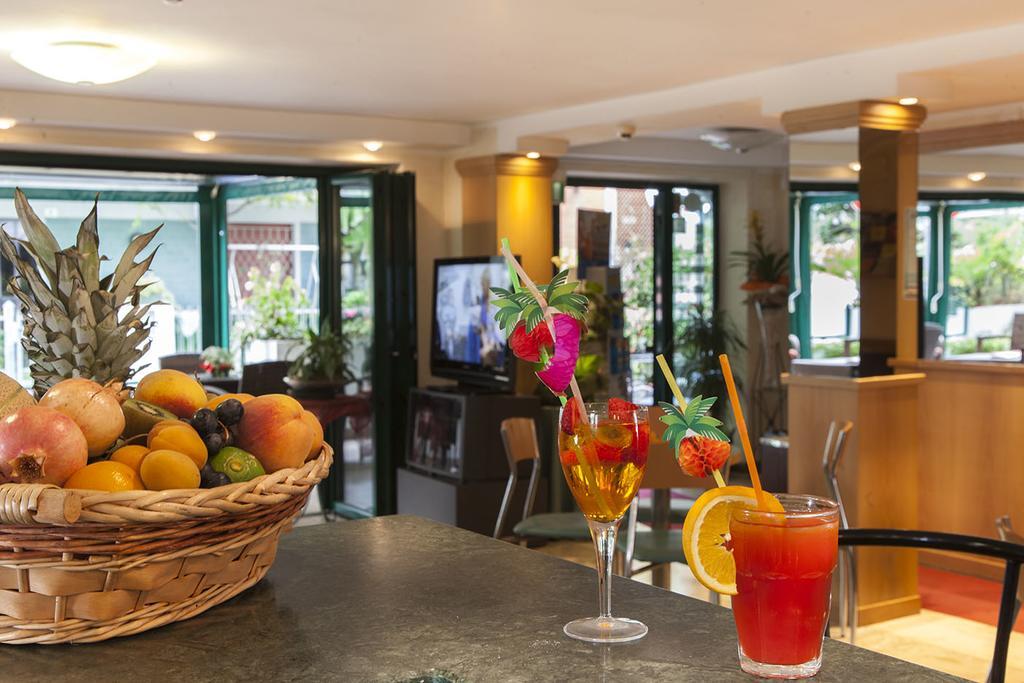 Hotel Verdemare Римини Экстерьер фото