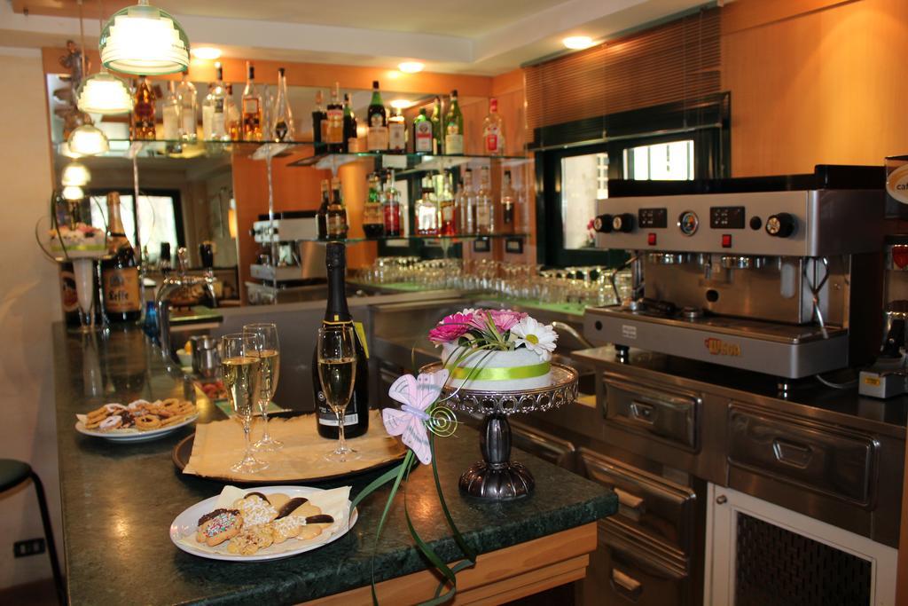 Hotel Verdemare Римини Экстерьер фото