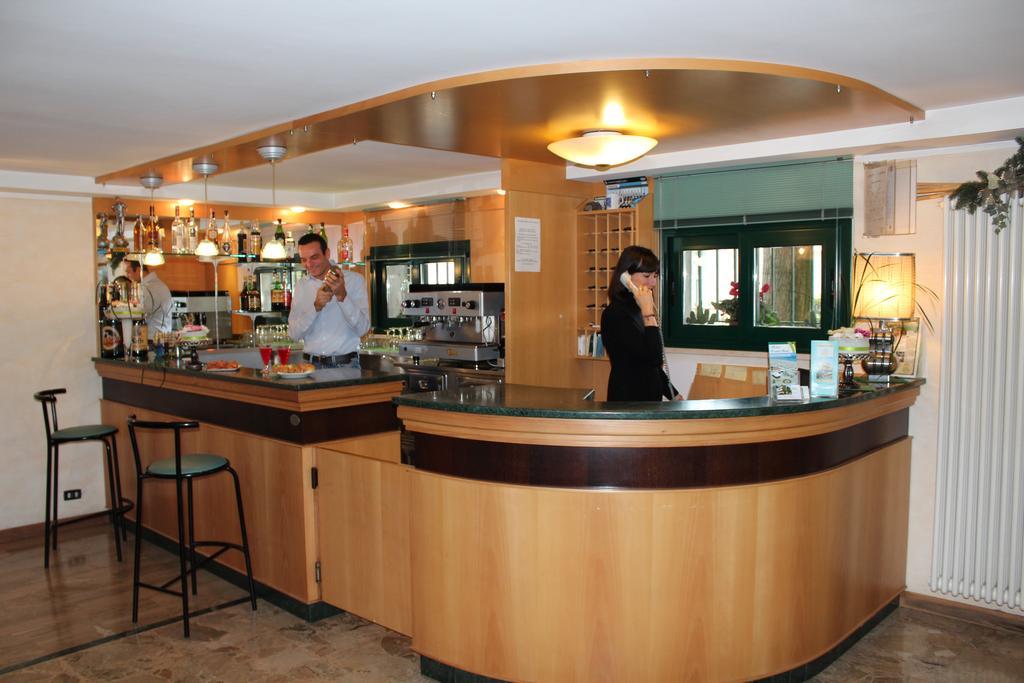 Hotel Verdemare Римини Экстерьер фото