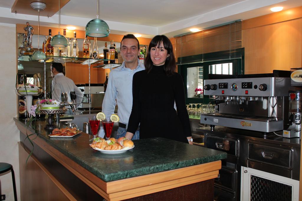 Hotel Verdemare Римини Экстерьер фото