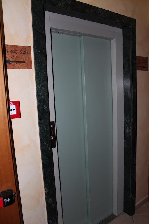 Hotel Verdemare Римини Экстерьер фото
